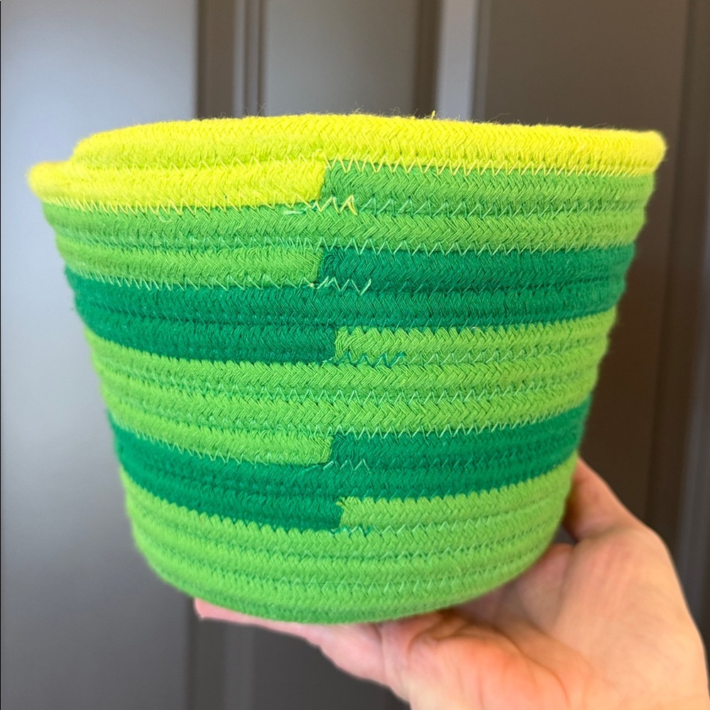 Woven basket - Grass Green/Yellow